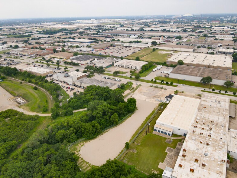 820 N Great Southwest Pky, Arlington, TX à vendre - Photo de l’immeuble – Image 1 sur 7