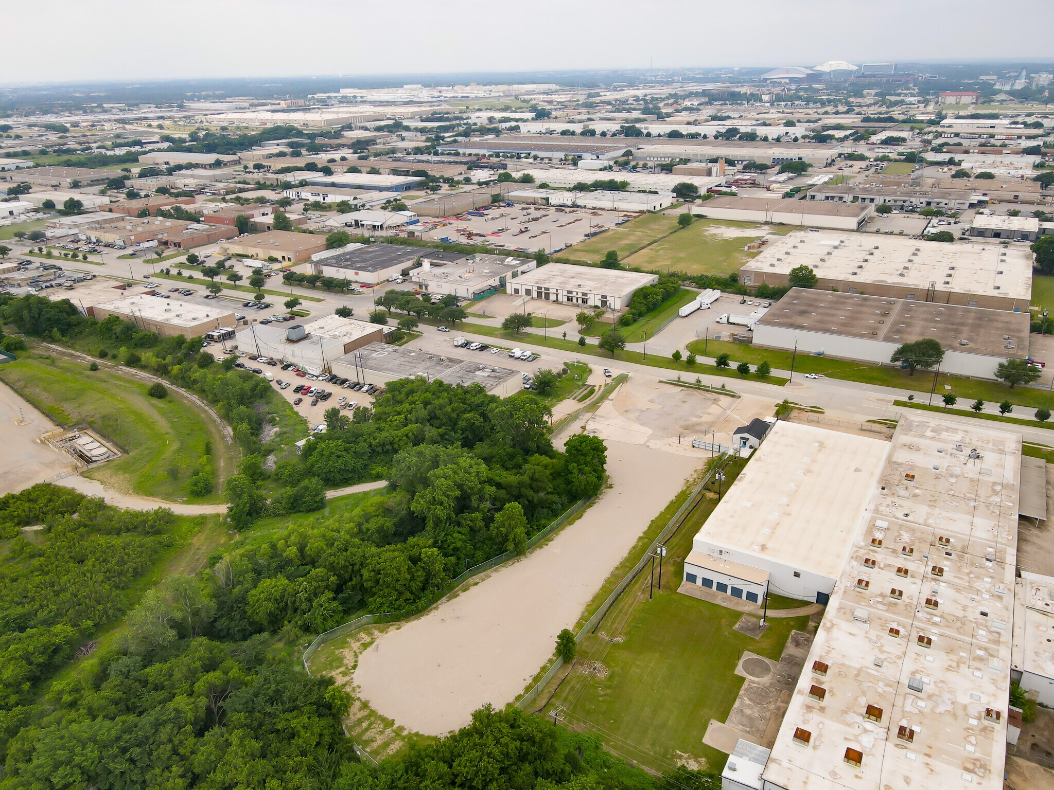 820 N Great Southwest Pky, Arlington, TX à vendre Photo de l’immeuble– Image 1 sur 8