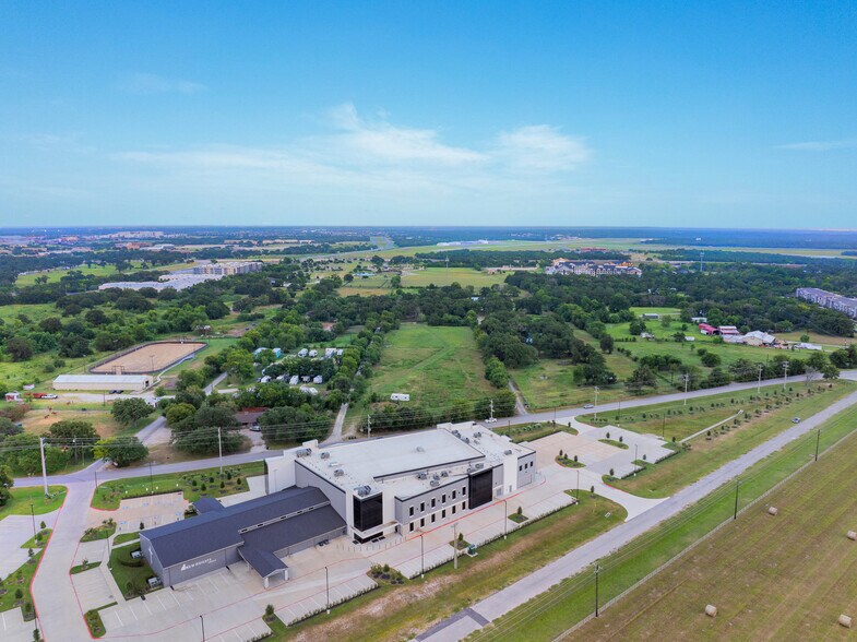 3949 F and B Rd, College Station, TX à vendre - Photo de l’immeuble – Image 3 sur 10