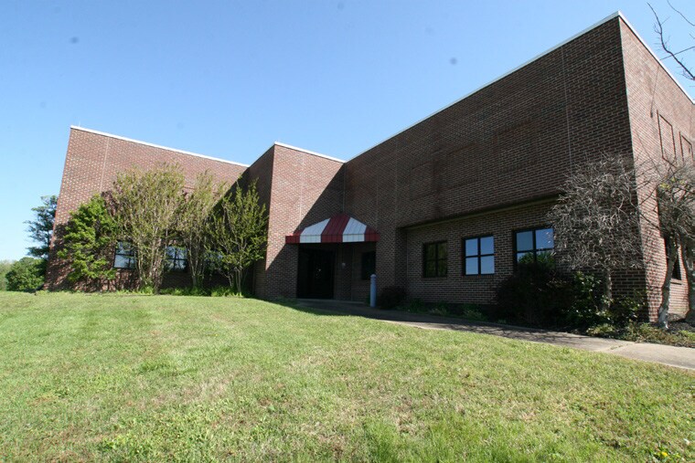 260 Bennett Dr, Pulaski, TN à louer - Photo de l’immeuble – Image 2 sur 14