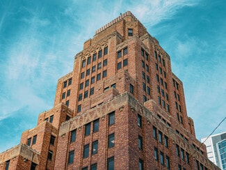 Plus de détails pour 626 E Wisconsin Ave, Milwaukee, WI - Bureau, Bureau/Local commercial à louer