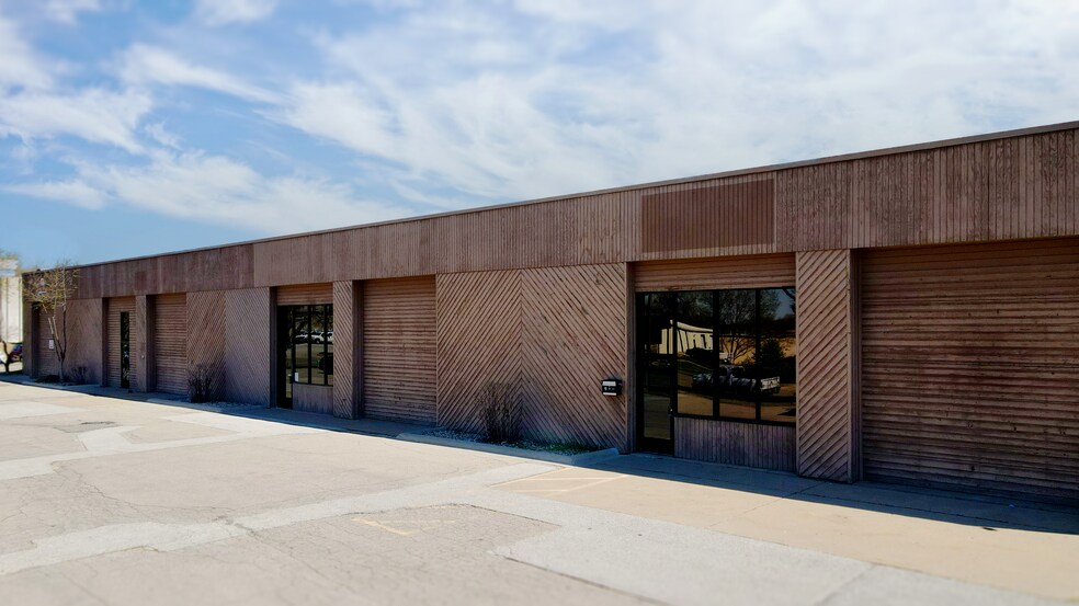 2023 NW 92nd Ct, Clive, IA à louer - Photo de l’immeuble – Image 1 sur 19