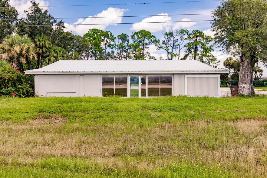 19431 Palm Beach Blvd, Alva, FL à louer - Photo de l’immeuble – Image 2 sur 45