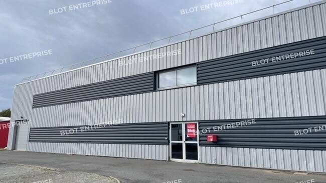 Plus de détails pour Local d'activités à louer
