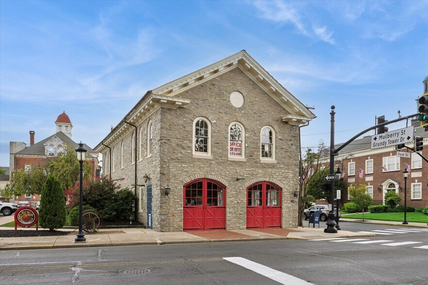 300 Pond St, Bristol, PA à vendre - Photo de l’immeuble – Image 2 sur 26