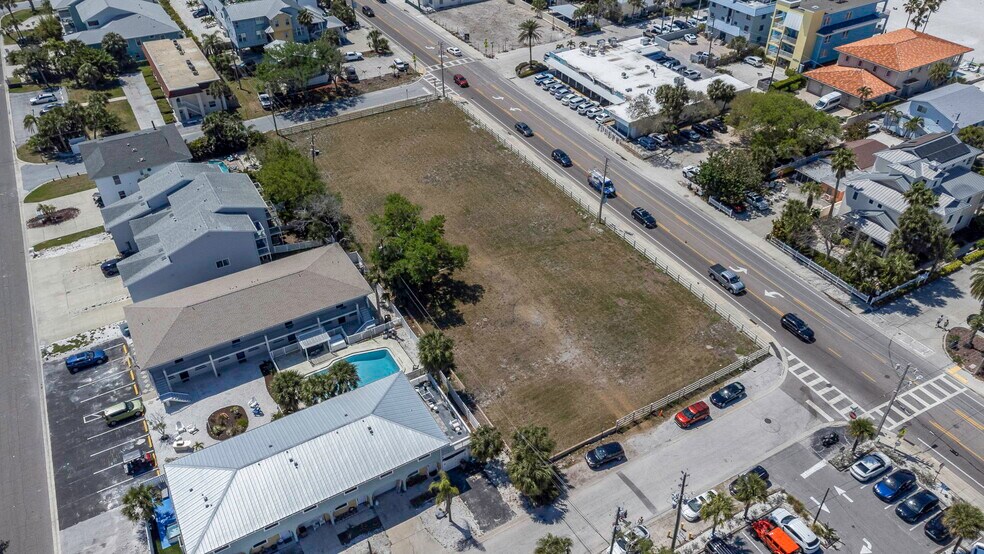 2113 Gulf Blvd, Indian Rocks Beach, FL à vendre - Photo de l’immeuble – Image 2 sur 34