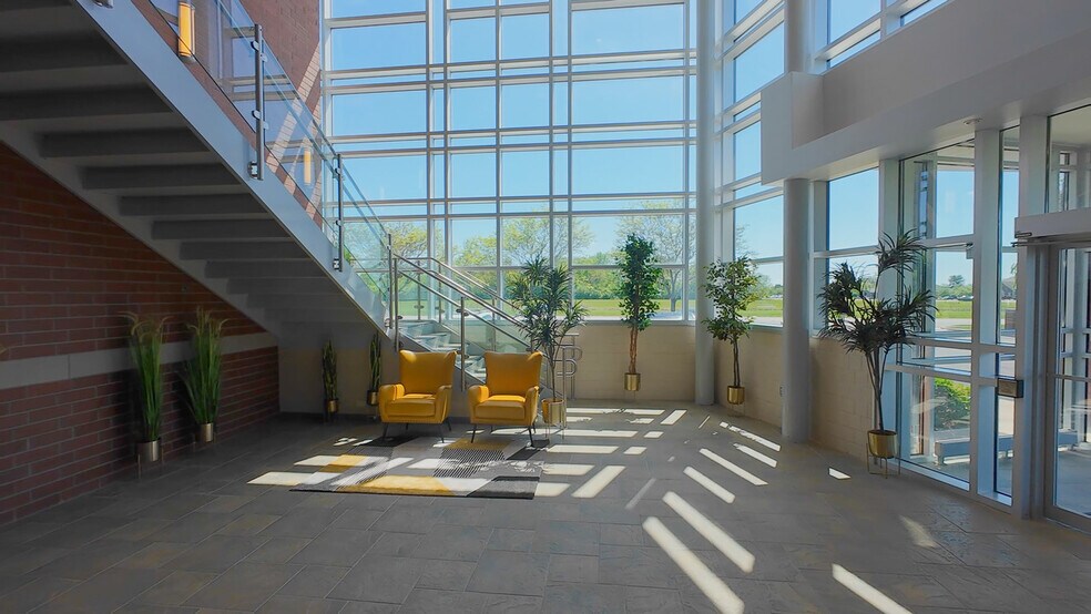 1040 S Greenwood Springs Blvd, Greenwood, IN à louer - Hall d’entrée – Image 3 sur 10