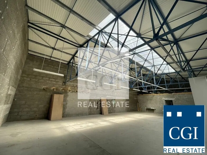 Local d’activités dans Fontaine à louer - Photo intérieure – Image 2 sur 8