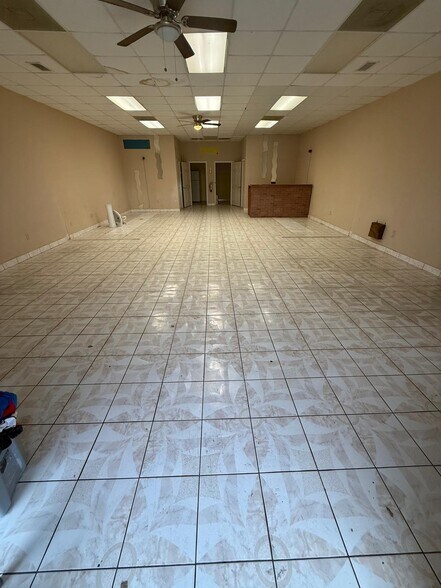 11212 Perry Rd, Houston, TX à louer - Photo intérieure – Image 3 sur 7