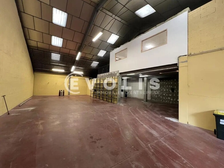 Local d'activités dans Vaulx-en-Velin à vendre - Photo intérieure – Image 2 sur 8