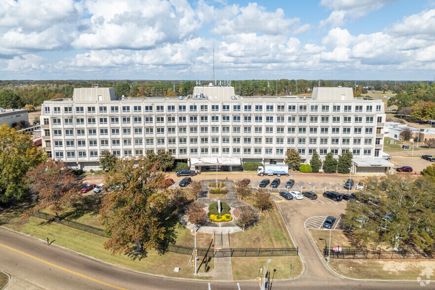 1860 Chadwick Dr, Jackson, MS à louer - Photo de l’immeuble – Image 3 sur 5