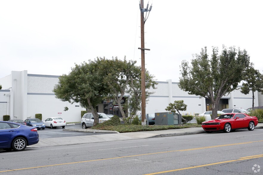20844-20860 Plummer St, Chatsworth, CA à louer - Photo principale – Image 1 sur 7