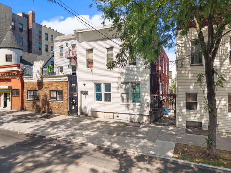 539 Van Nest Ave, Bronx, NY à vendre - Photo de l’immeuble – Image 2 sur 11
