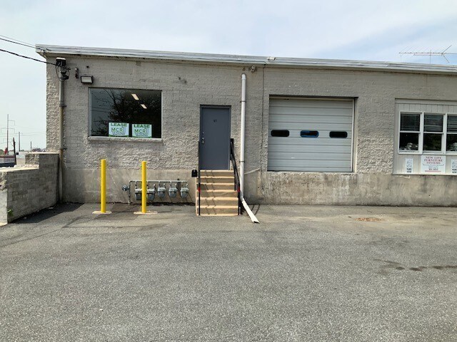 1677 E Ayre St, Newport, DE à louer - Photo de l’immeuble – Image 2 sur 8