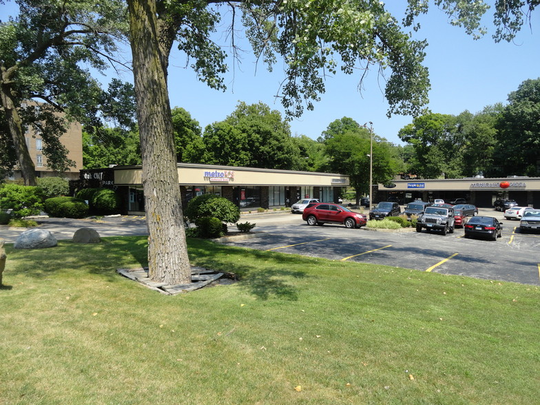 4408 N Knoxville Ave, Peoria, IL à louer - Photo de l’immeuble – Image 1 sur 9