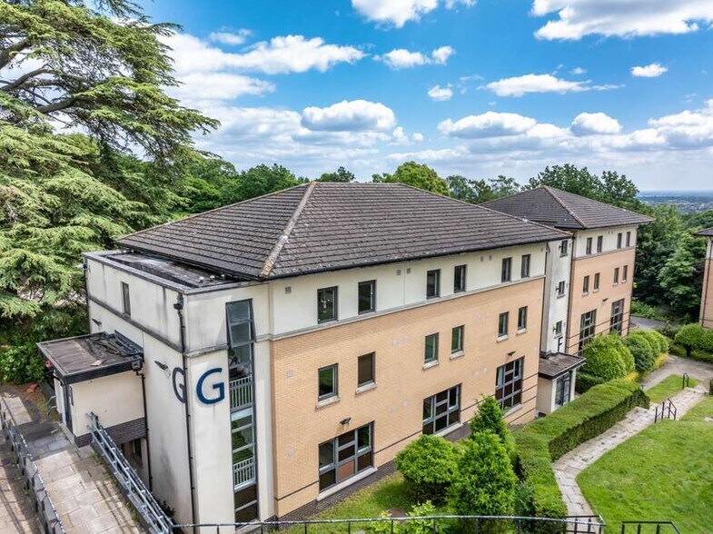 Coopers Hill Ln, Egham à vendre - Photo de l’immeuble – Image 2 sur 5