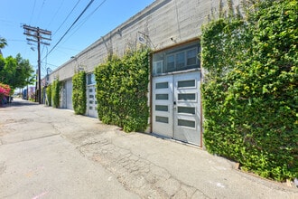 663-677 N Berendo St, Los Angeles, CA à louer Photo de l’immeuble– Image 2 sur 7