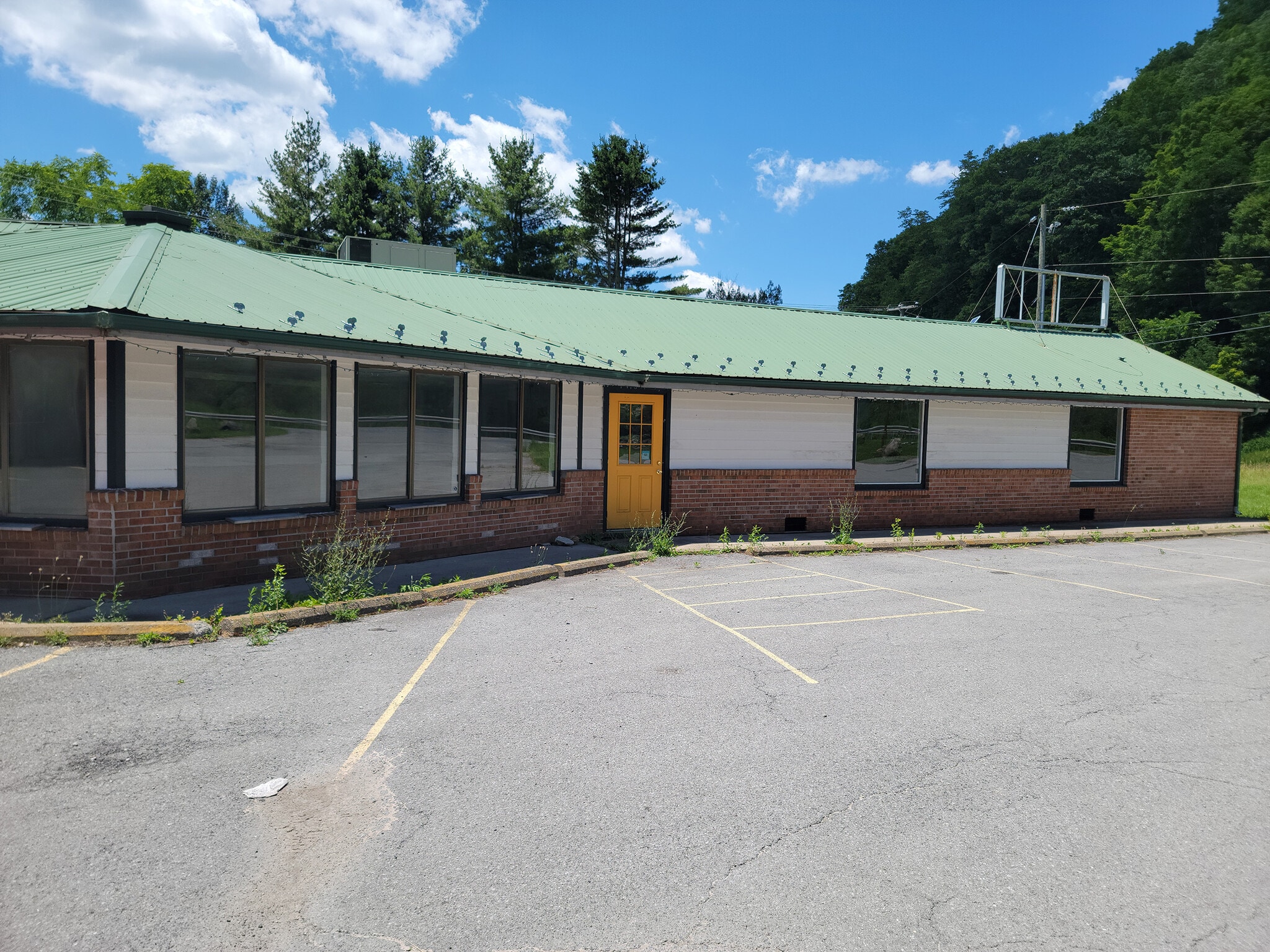 693 Slaty Fork Rd, Slatyfork, WV à louer Photo de l’immeuble– Image 1 sur 8