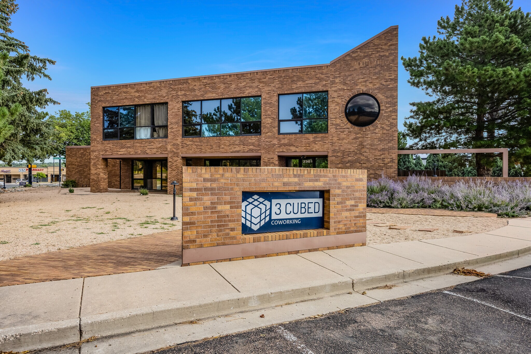 2301 E Pikes Peak Ave, Colorado Springs, CO à louer Photo de l’immeuble– Image 1 sur 19
