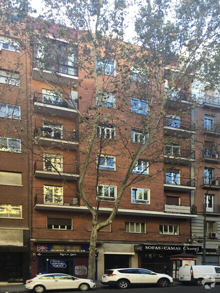 Calle De Ríos Rosas, 38, Madrid, Madrid à louer - Photo de l’immeuble – Image 2 sur 3