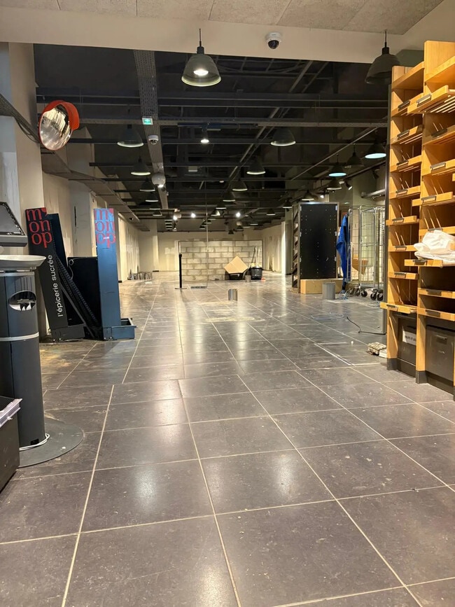 Plus de détails pour Local commercial à louer