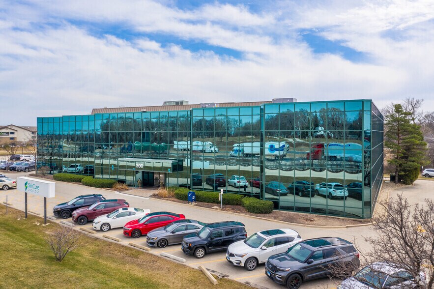 200 S Frontage Rd, Burr Ridge, IL à louer - Photo de l’immeuble – Image 3 sur 7