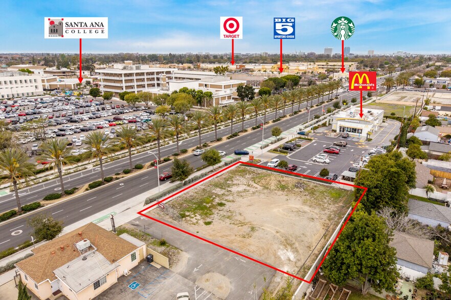 1421 N Bristol St, Santa Ana, CA à vendre - Photo de l’immeuble – Image 2 sur 23