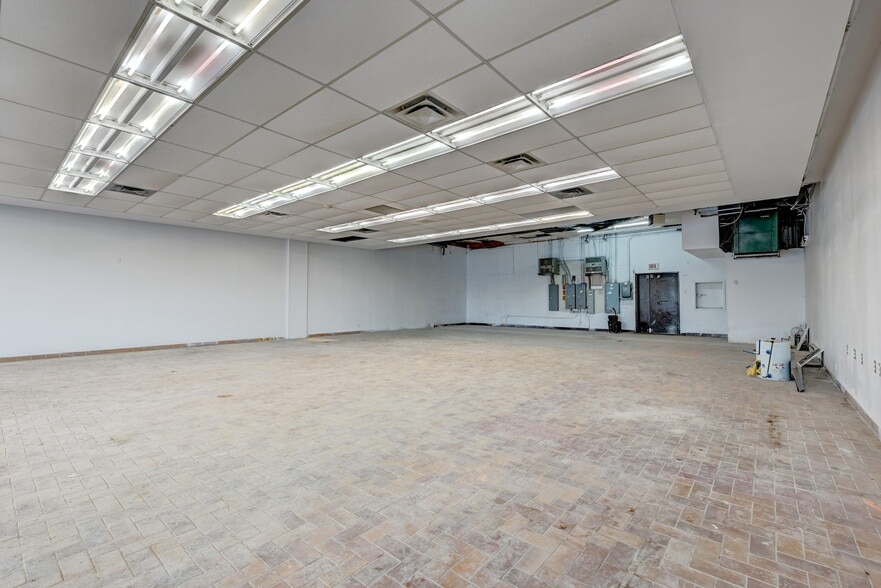 100-120 Rue du Barry, Kirkland, QC à louer - Photo intérieure – Image 3 sur 25