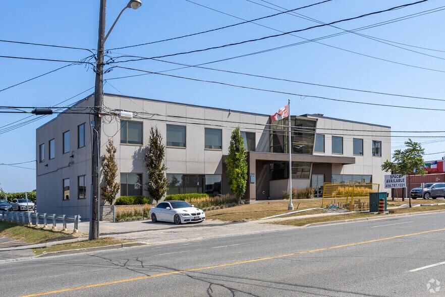 1245 Caledonia Rd, Toronto, ON à louer - Photo principale – Image 1 sur 1