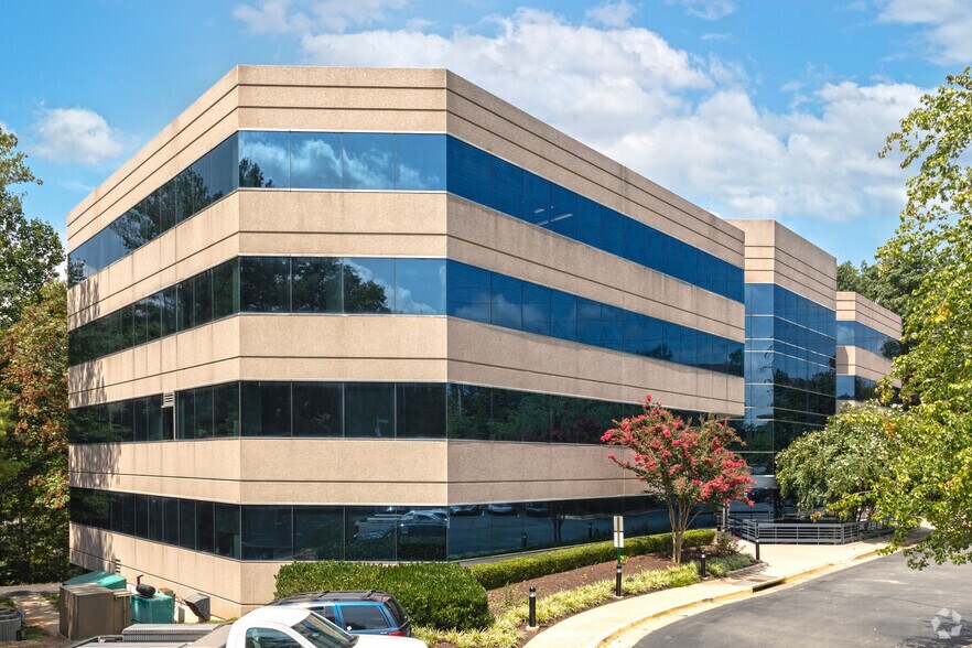 1801 Robert Fulton Dr, Reston, VA à louer - Photo de l’immeuble – Image 3 sur 7