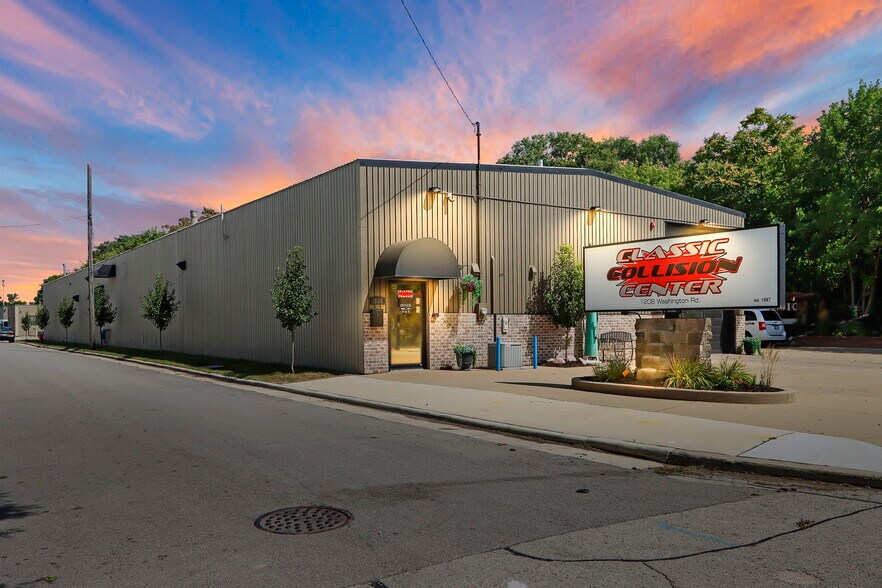 1206 Washington Rd, Kenosha, WI à vendre - Photo principale – Image 1 sur 45