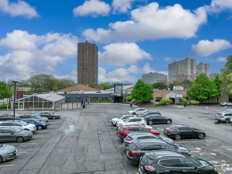 1301 E 47th St, Chicago, IL à vendre - Photo de l’immeuble – Image 2 sur 45