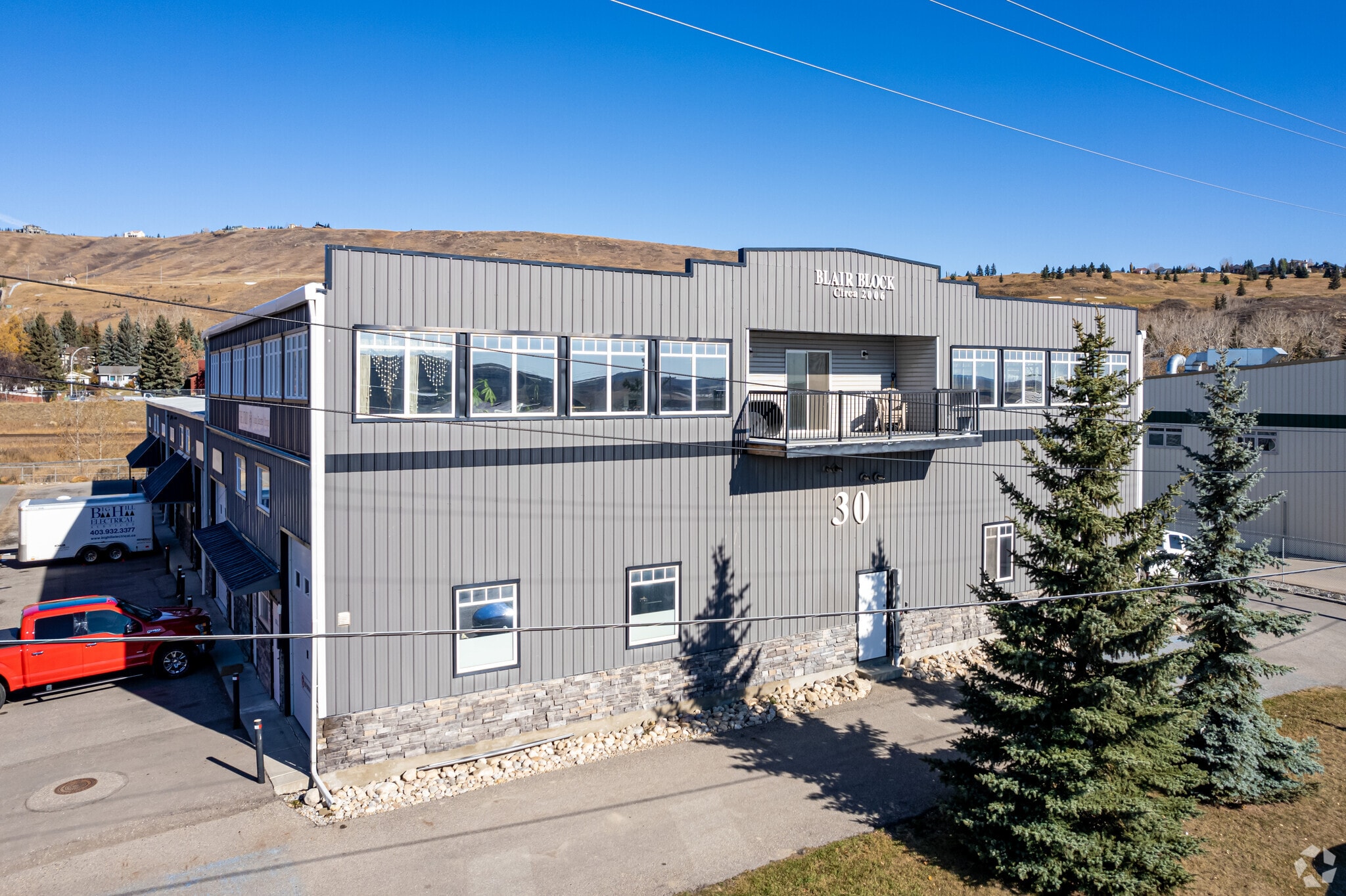 30 Griffin Ind Pt, Cochrane, AB à louer Photo principale– Image 1 sur 7