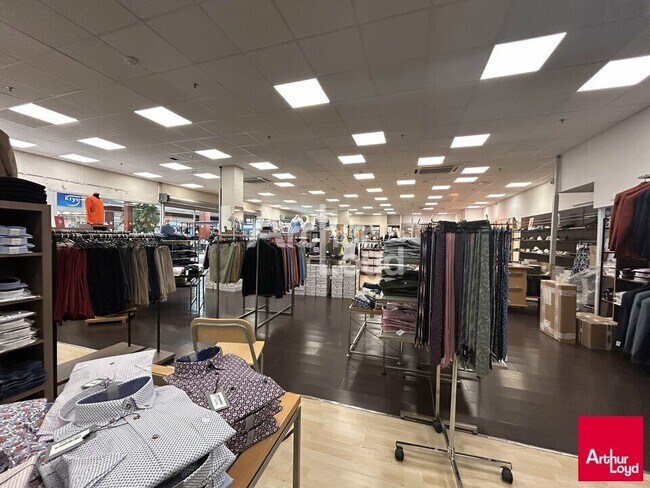 Plus de détails pour Local commercial à vendre