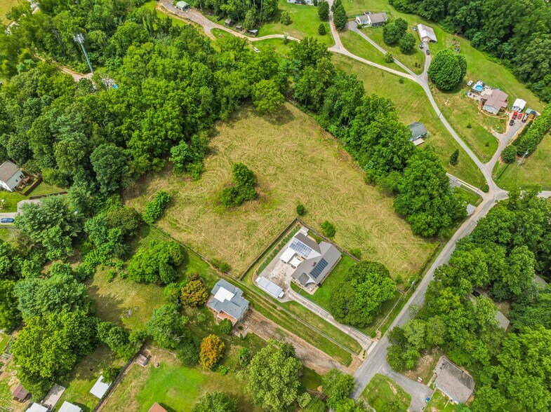 99999 Daniel Rd, Asheville, NC à vendre - Photo de l’immeuble – Image 3 sur 22