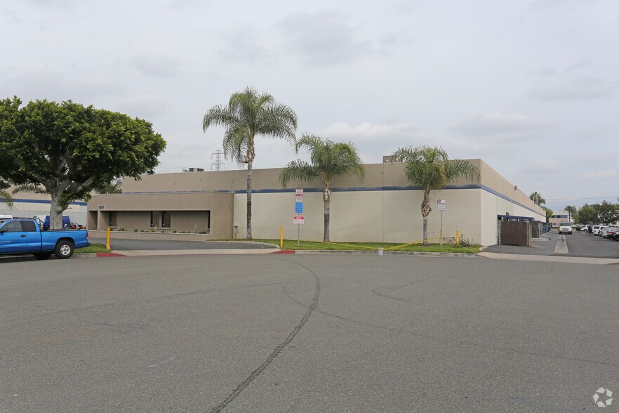 1440-1472 N Batavia St, Orange, CA à louer - Photo de l’immeuble – Image 3 sur 6
