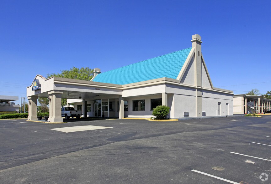 3100 Apalachee Pky, Tallahassee, FL à vendre - Photo principale – Image 1 sur 4