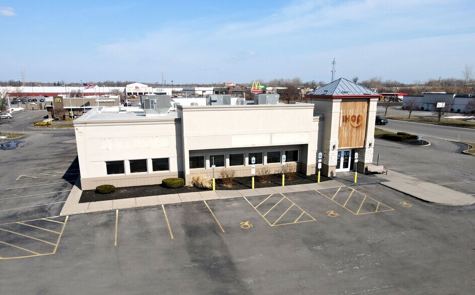 400 Jay Scutti Blvd, Rochester, NY à louer - Photo de l’immeuble – Image 2 sur 16