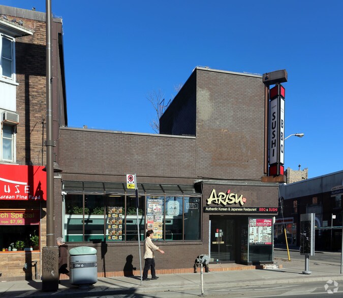 584 Bloor St W, Toronto, ON à louer - Photo de l’immeuble – Image 1 sur 15