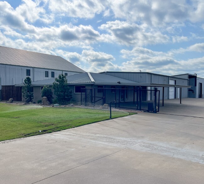 1836 Lone Star Rd, Mansfield, TX à louer - Photo de l’immeuble – Image 2 sur 6