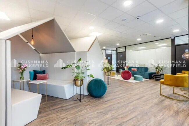 Plus de détails pour 2 Rue De La Martinellerie, Trélazé - Bureau à louer