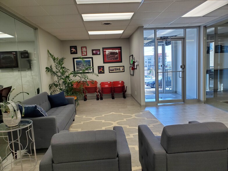 1118 Hampton Ave, Saint Louis, MO à louer - Hall d’entrée – Image 1 sur 20