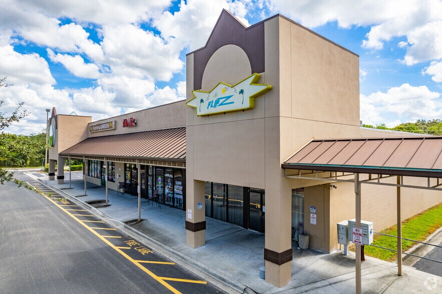 2260-2292 Commercial Way, Spring Hill, FL à louer - Photo de l’immeuble – Image 3 sur 6