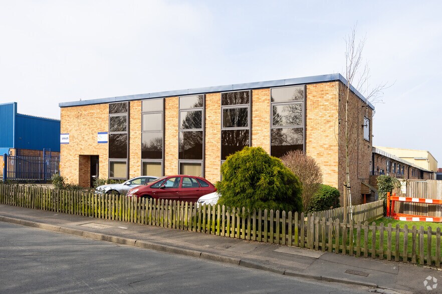 Fircroft Way, Edenbridge à louer - Photo de l’immeuble – Image 2 sur 2