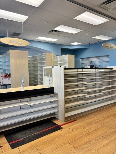 805-863 Browns Line, Toronto, ON à louer - Photo de l’immeuble – Image 3 sur 13