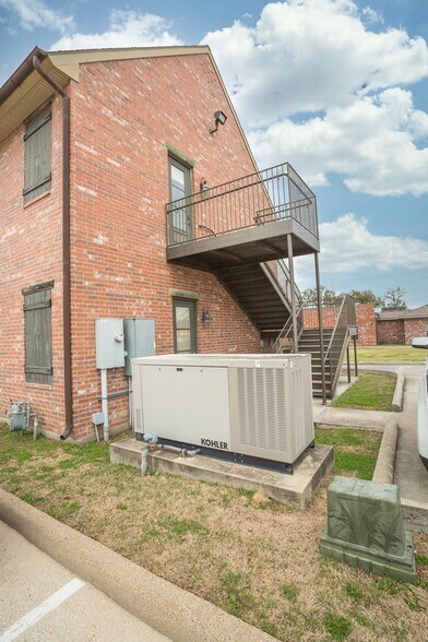 1773 Ryan St, Lake Charles, LA à vendre - Photo de l’immeuble – Image 3 sur 13