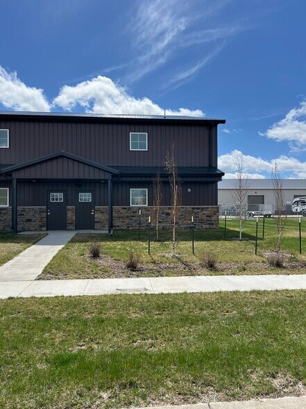 5136 50th Ave S, Fargo, ND à vendre - Photo de l’immeuble – Image 2 sur 2