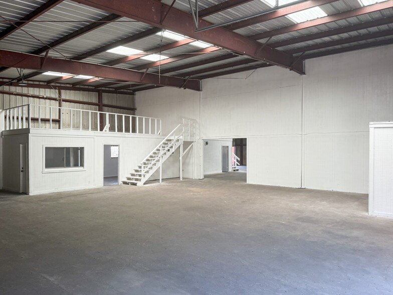 255 Interstate Dr, Buda, TX à vendre - Photo de l’immeuble – Image 3 sur 8