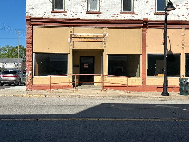 127 S State St, South Whitley, IN à louer - Photo principale – Image 1 sur 20