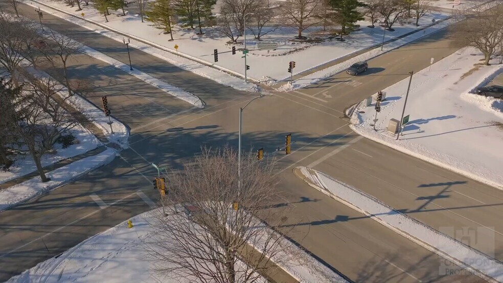 700-702 N Deerpath Dr, Vernon Hills, IL à louer - Vidéo sur l’annonce professionnelle – Image 2 sur 7